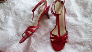 NINE WEST ODARLIN SANDALIAS DE CUERO ROJO CORREA AL TOBILLO HEBILLA CORREA EN T 10M NUEVAS - Imagen 1 de 14