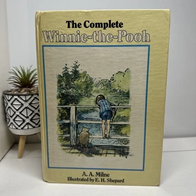 Vintage Winnie the Pooh Book by AA Milne (Hardback 1989) - Image 1 of 4