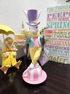 Sombrero y cola conejito de Pascua conejo sombrerero loco fiesta del té 12” decoración de estatuilla de primavera - Imagen 1 de 6