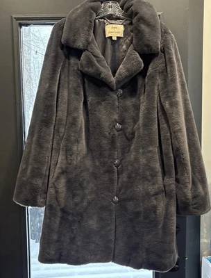 Abrigo Dennis Basso para mujer 1X gris imitación piel satinado forrado felpa y acogedor Foto 1 de 4