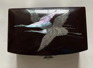 Vintage Jewellery Box Lacquer Ware + mother Of Pearl Flying Birds Turtle Clasp - Picture 1 of 17