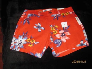 NWT $49 OLD NAVY Red Floral Everyday 5" Cotton Shorts Size 2 - Picture 1 of 5
