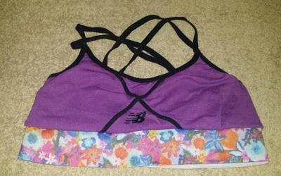 Sutiã esportivo feminino médio New Balance roxo preto e flores - Imagem 1 de 4