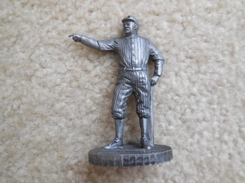 BABE RUTH METALLIC CREATIONS SIGNATURE SERIES MINIATURE PEWTER FIGURE NY Yankees Cover