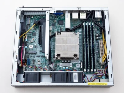 Servidor Supermicro E300-12D-10CN6P Xeon D-1747NTE 10 núcleos 25 GbE + 256 GB DDR4 ECC Foto 1 de 4