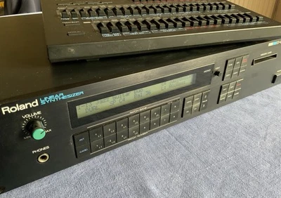 Roland D-550 Rack-Modul Synthesizer + ROM und RAM Karte mit PG-1000 Programmer!! - Bild 1 von 4