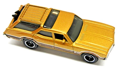 2009 Matchbox 1971 Oldsmobile Vista Cruiser Gold w/ Wood Grain Heritage Classics - Image 1 of 4