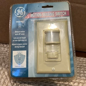 GE Motion-Sensing Switch Single Pole Detects Motion Up To 30’ /120vac 500 W MAX - Picture 1 of 4
