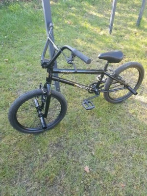 KHE Cosmic 20 Zoll BMX-Fahrrad - Schwarz mit Pegs, Freestyle, Affix Rotor  - Bild 1 von 4