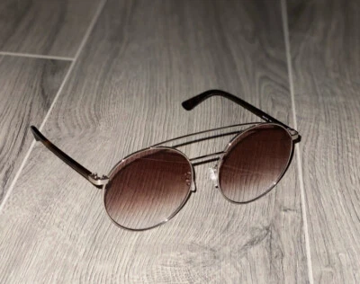 Nuevas gafas de sol Alexander Mcqueen grandes plateadas con borde redondo con brazos de caparazón de tortuga Foto 1 de 4