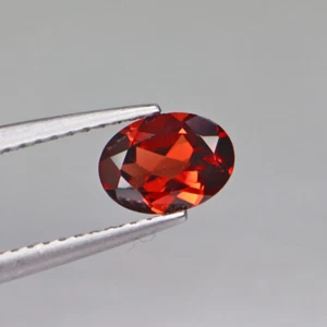 Glowing Oval 1.10 Cts Natural Red Garnet Gemstone - Picture 1 of 5