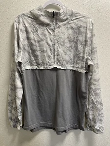 Under Armor Squad Windbreaker Jacke Fitted Half Zip Camo Kapuze Grau Medium - Bild 1 von 8