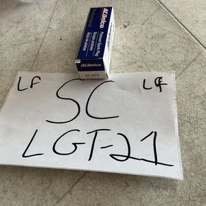 Genuine ACDelco GM OEM Spark Plug 41-979 NOS - Picture 1 of 2