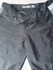 Hurley Herren Hybrid Walkshort Größe 34 Taille, 9,5” Schrittlänge, 20” Außennaht schwarz - Bild 1 von 4