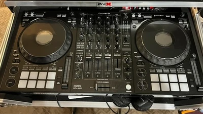 Pioneer DDJ-1000 DJ Controller with ProX Flight Case - Preowned Bundle - Image 1 of 4