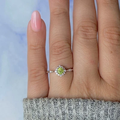 Peridot, White Topaz Ring / 925 Sterling Silver Ring / Rhodium vermeil - Image 1 of 4