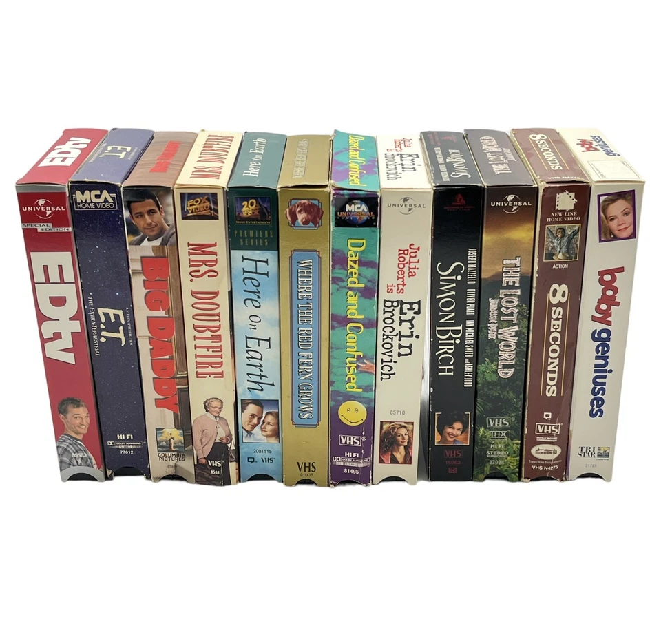 12 Family VHS Movies ET, Where The Red Fern Grows, The Lost World, Simon Birch - Image 1 of 2