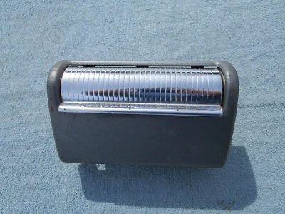 Bandeja traseira de cinzas 1958 Oldsmobile 98 - Imagem 1 de 3