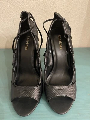 Bebe открытый носок каблуки размер 7 черный галстук назад 4,5» каблук насосы - Изображение 1 из 4