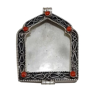 Sterling Silber tibetische alte Ghau Box buddhistischer Gebet Anhänger Nepal aufklappbares Medaillon - Bild 1 von 3