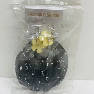 Women’s Earrings Black Shell And Enamel Chic Fashion Jewelry - Picture 1 of 6