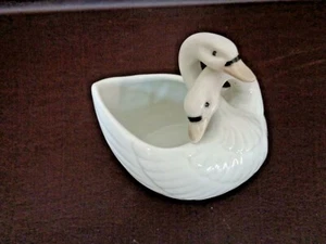 Norcrest Porcelain Vintage Swans Dish Made in Korea - Picture 1 of 6