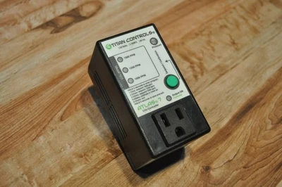Titan Controls Atlas 7 Co2 Controller Model 702614 - Image 1 of 2