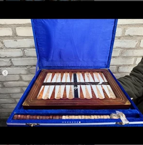 Ein atemberaubendes Nard Set, handgefertigt aus einer Mischung aus Naturstein, Onyx und Holz. - Bild 1 von 8