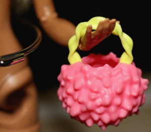 BOLSO MONEDERO MONSTER HIGH LAGOONA AZUL MUÑECA BARBIE ROSA CORAL AMARILLO CORREA ALGAS - Imagen 1 de 6