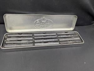 Juego de 12 lápices de dibujo de carbón Royal Langnickel con lata de plata - Imagen 1 de 2