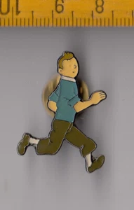TINTIN pin badge Running Kuifje Comic Book - Picture 1 of 1