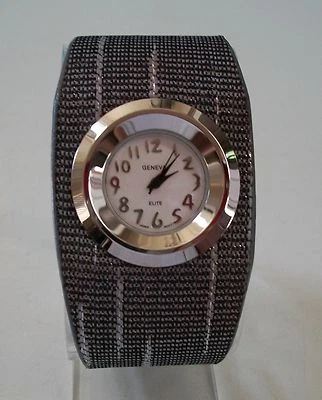 RELOJ BRAZALETE BRAZALETE CASUAL MODA TELA GRIS Y PLATA ESFERA NUMERADA Foto 1 de 4