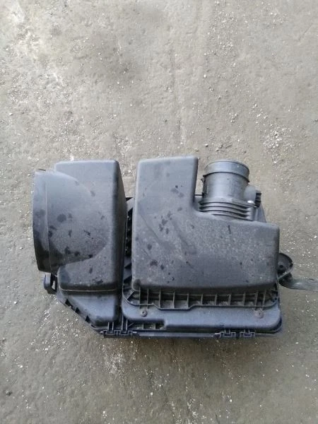 06-11 Cadillac DTS Air Cleaner  - Image 1 of 4