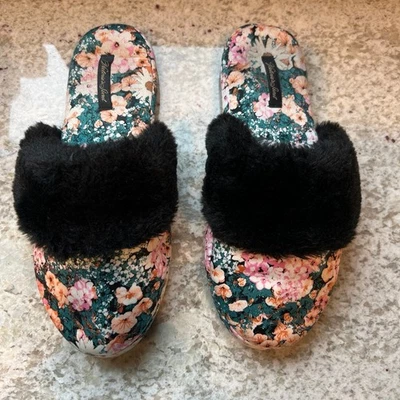 Victoria’s Secret Floral Faux Fur Slippers Green Pink Women's Size Small EUC - Image 1 of 4