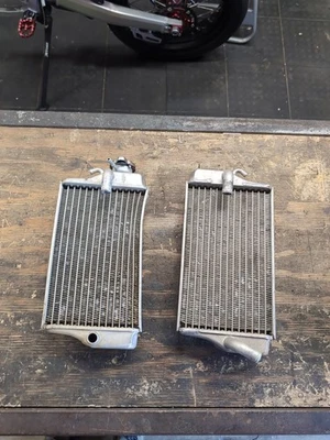 Par de radiadores enfriadores de refrigeración del motor Honda Crf450r 2002 2003 2004 Foto 1 de 2