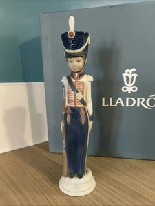 LIadro, "Cadet Soldier with Sword" Figurine # 5404, Retired 1986 - Picture 1 of 22