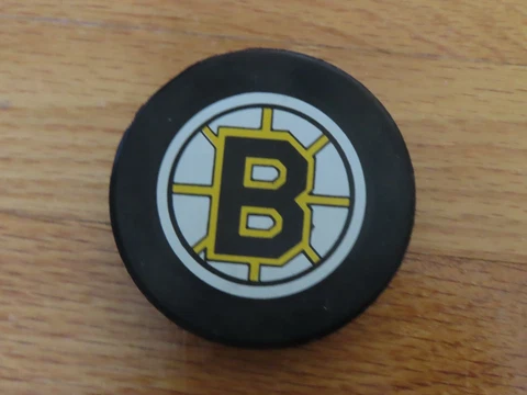 Vintage 1980's BOSTON BRUINS InGlasCo Puck RAY BOURQUE Cover