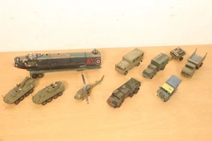 Lotto Veicoli Militari HO Vintage Pacchetto Carro Armato Camion Elicottero Rimorchio Corazzato - Foto 1 di 24