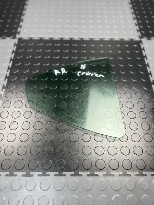 KIA CADENZA 2014-2016 TRASERO IZQUIERDO LADO DEL CONDUCTOR CUARTO VENTILACIÓN VENTANA CRISTAL OEM Foto 1 de 4