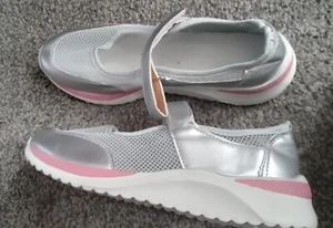 Schöne Sneaker Schuhe Größe 9 - Bild 1 von 5