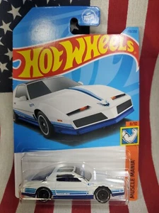 Hot Wheels 2023 Muscle Mania Series #180 '84 Pontiac Firebird weiß mit AEROs - Bild 1 von 1