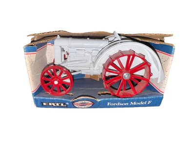 ERTL 1/16 FORDSON MODEL F TRACTOR - NIB- NEVER DISPLAYED - Image 1 of 4