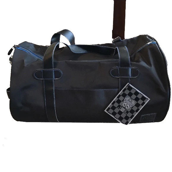 Черная спортивная сумка Vince Camuto  - Изображение 1 из 1