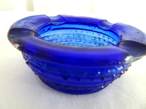 Cenicero de vidrio vintage azul cobalto de 3 1/2" de diámetro - Imagen 1 de 4