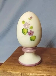 Vintage Fenton Custard Satin Glass Egg Signed S. Lewis Hand Painted Purple Flowe - Picture 1 of 8
