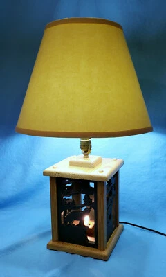 LÁMPARA DE MESA DE TRES VÍAS DE MADERA HECHA A MANO ÚNICA - DISEÑO ÚNICO - Lodge/cabina Foto 1 de 4