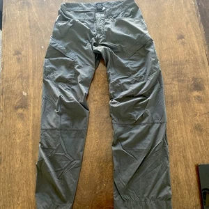 Vintage Arc’teryx Pants Men Size 32 Green Rampart Lightweight Hiking Pants - Picture 1 of 7