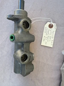 BRAKE MASTER CYLINDER AND RESERVOIR MERCEDES BENZ W113 230SL 250SL GENUINE - Picture 1 of 7