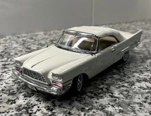 1957 Chrysler 300C Convertible Danbury Mint 1:24 Diecast Model Cloud White - Picture 1 of 18