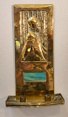 Aplique de pared de vela puritana de Glasgow School of Art panel de vidrio de escoria verde Foto 1 de 4